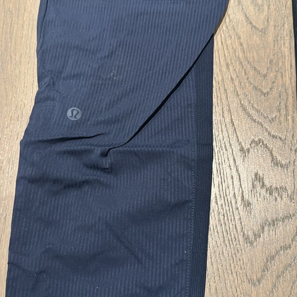 Lululemon Woman's Size 2 True Navy Beyond the Studio Crop Lightweight Pants - Picture 12 of 14